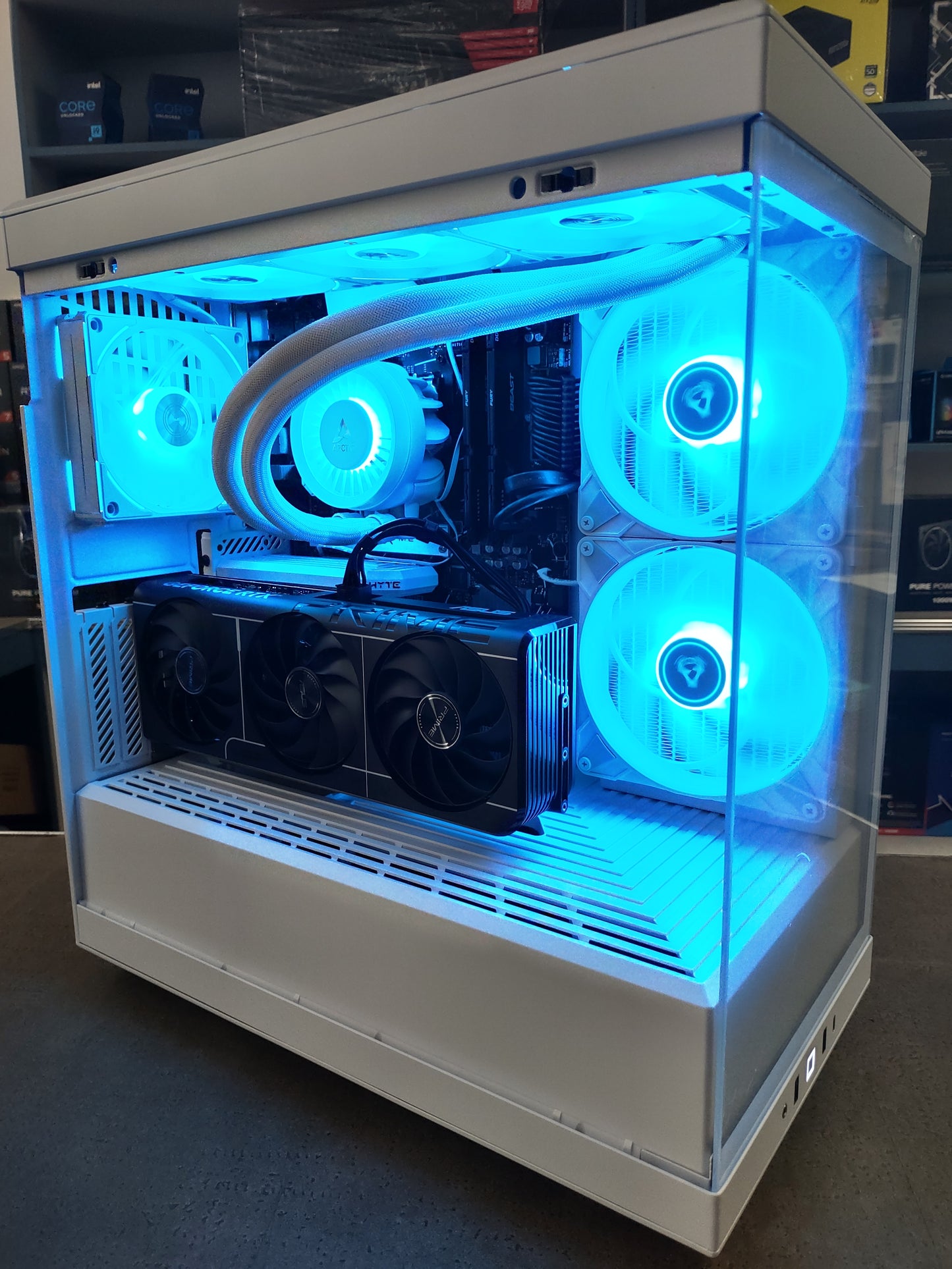 AMD Ryzen™ 5 9600X , NVIDIA GeForce RTX 5060 Ti 8GB Built in the HYTE Y40 SNOW WHITE